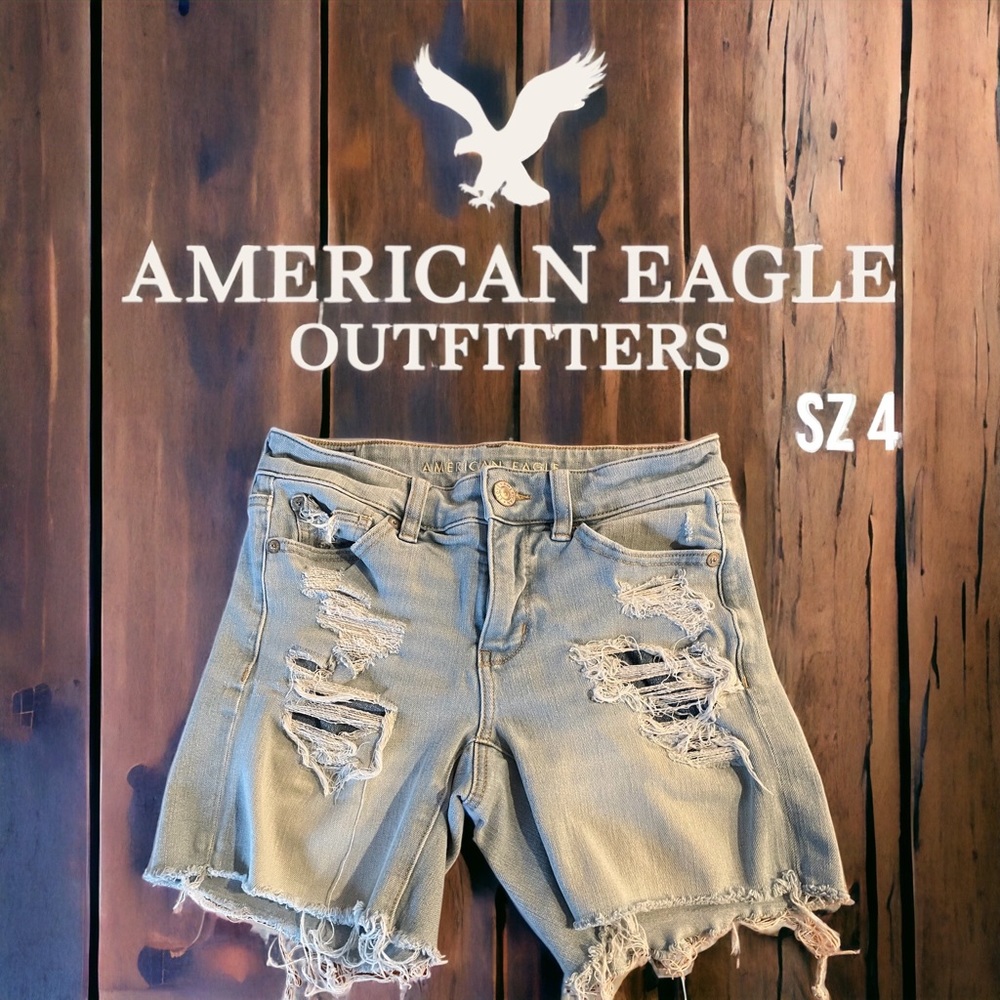American Eagle Outfitter’s distressed jean shorts. Sz4